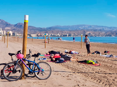Rutas en bici + Yoga en la Playa. Alicante Natural
